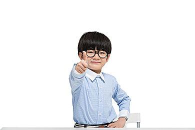 《堡垒之夜》第二章第八赛季故事预告片 战斗通行证“屠杀”登场